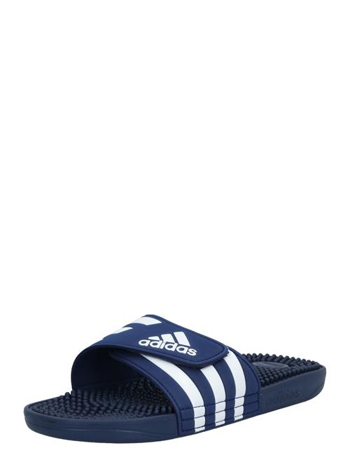 Se ADIDAS SPORTSWEAR Pantoletter 'Adissage'  natblå / hvid hos About You