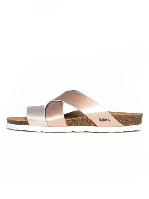 Se Bayton Pantoletter  brun / bronze / sort / sølv ved About You