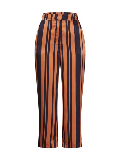 Se SOAKED IN LUXURY Bukser 'Mollie'  brun / sort ved About You