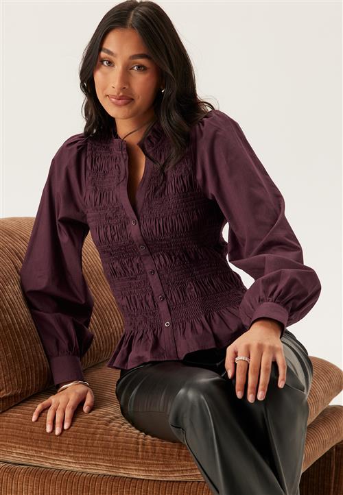 Se BUBBLEROOM V-neck Cotton Smock Blouse ved Bubbleroom