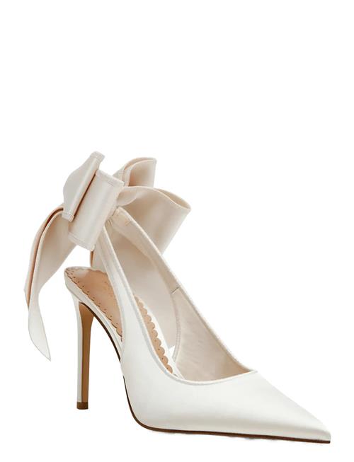 Se Teacup Steve Madden Cream ved Booztlet