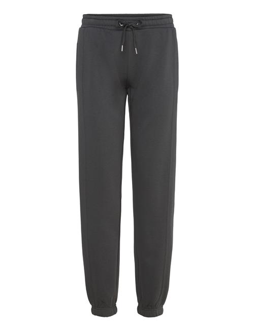 Lr-Nuka Levete Room Grey