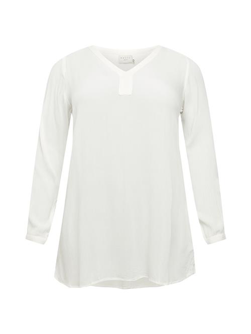 Se KAFFE CURVE Tunika 'KCami'  hvid ved About You
