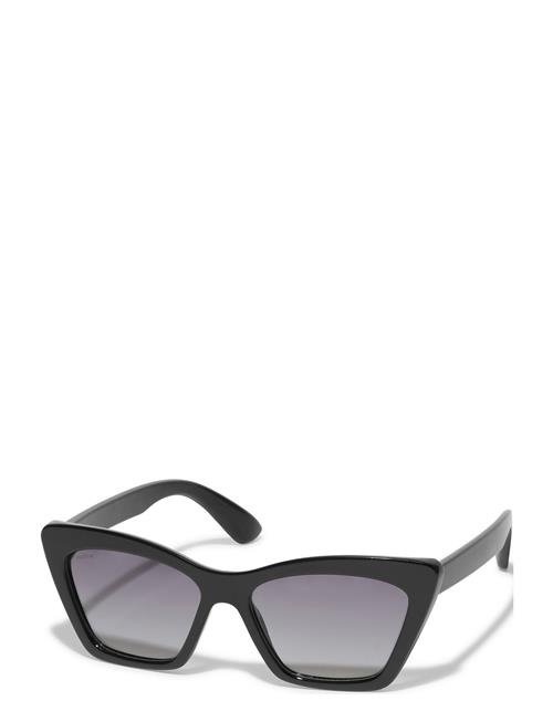 Pilgrim | Dakota Angular Cat-Eye Shaped Sunglasses Black | ONE SIZE