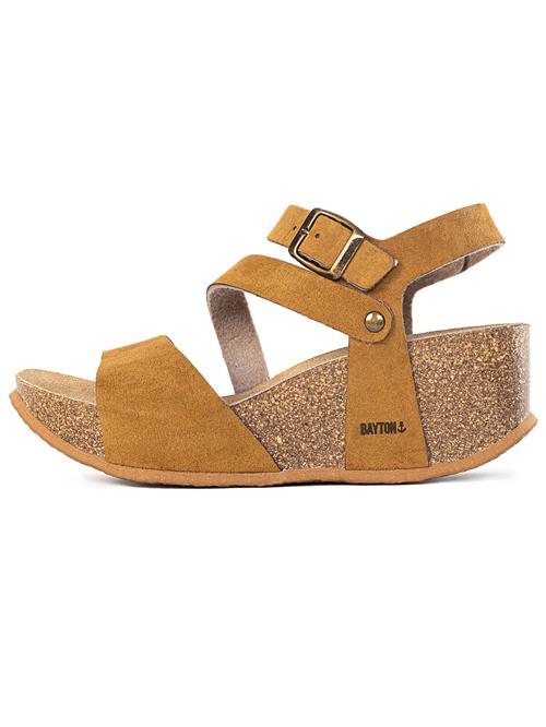 Se Bayton Sandaler med rem  karamel / lysebrun ved About You