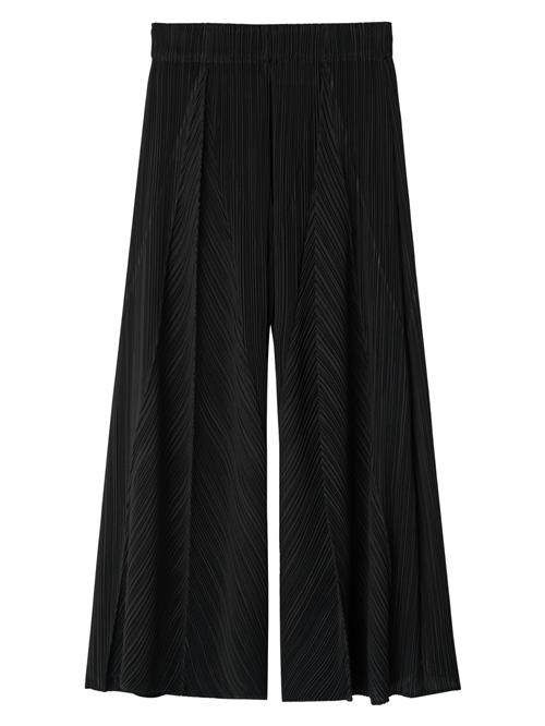 Adolfo Dominguez Bukser  sort