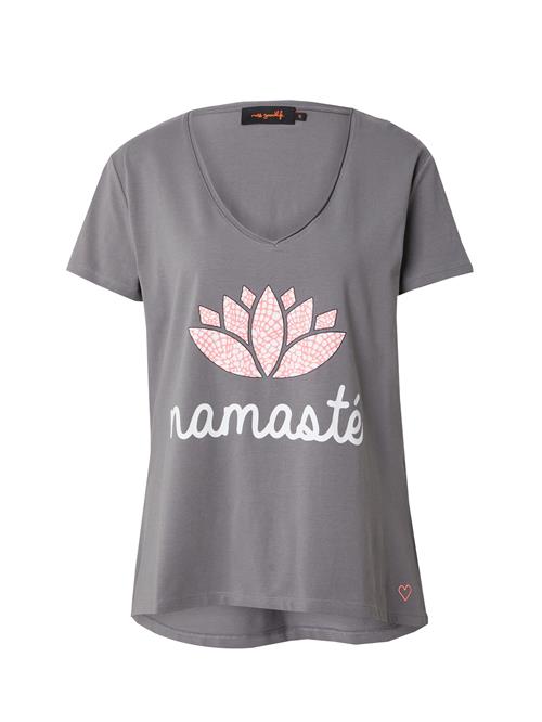 miss goodlife Shirts 'Namasté'  grå / lyserød / hvid