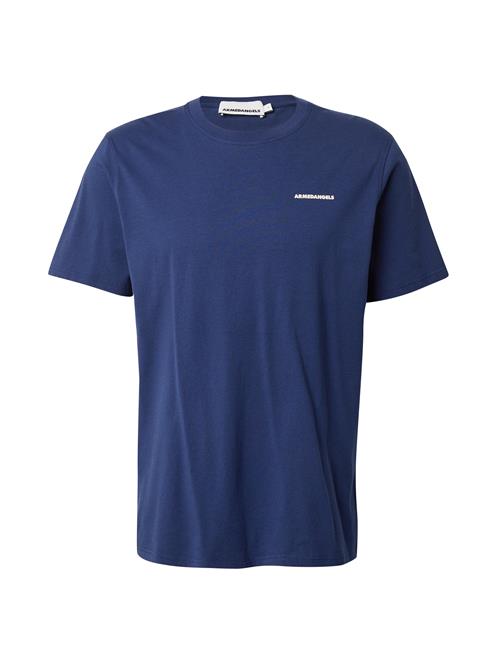 ARMEDANGELS Bluser & t-shirts 'MAARKOS'  mørkeblå / hvid