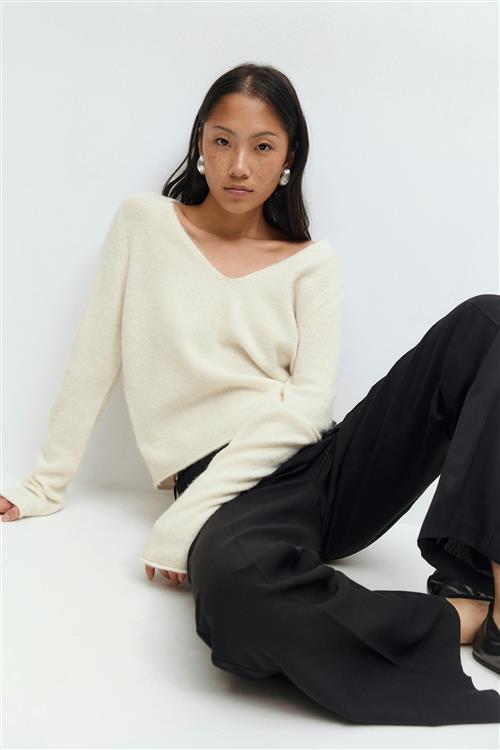 Gina Tricot - Loose v-neck knit sweater - Striktrøjer - Hvid - L - Dame