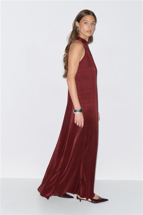 Gina Tricot - Pleated maxi dress - Lange kjoler - Rød - XS - Dame