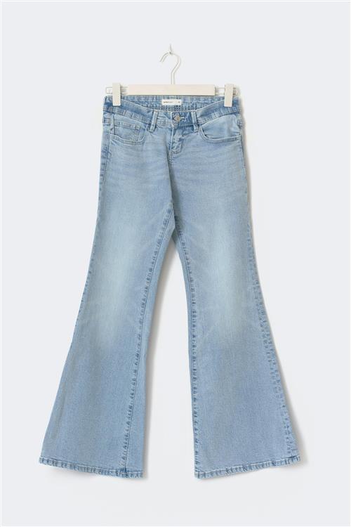 Gina Tricot - Ultra low flare tall jeans - ultra low waist - Blå - 44 - Dame
