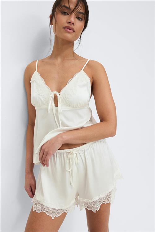 Gina Tricot - Satin loungewear shorts - Shorts - Hvid - XL - Dame