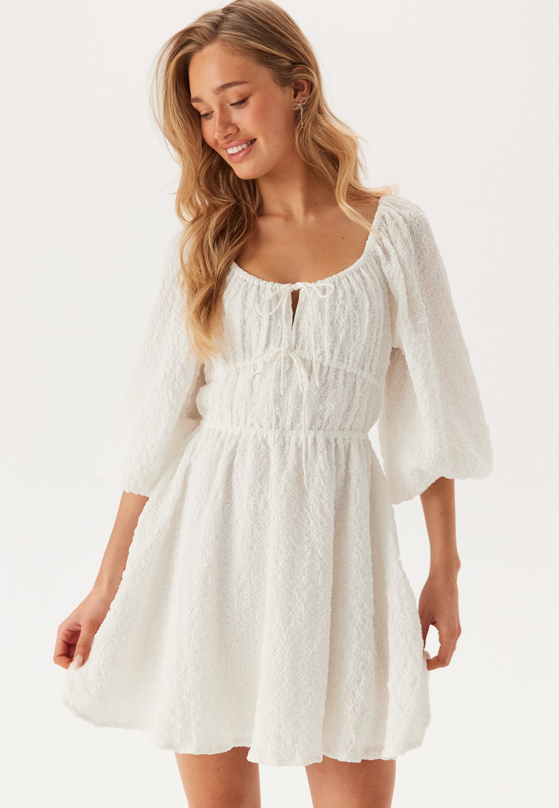 Bubbleroom Occasion Diamond Neck Dress