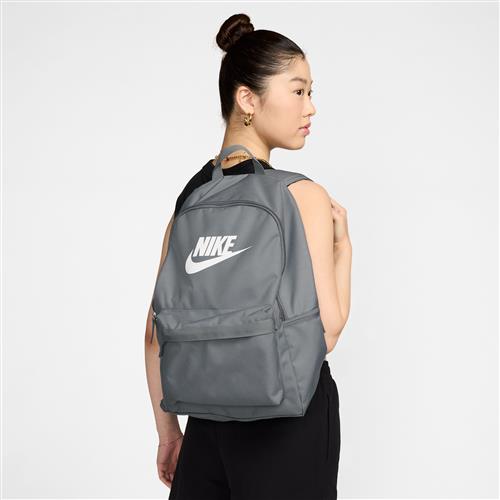 Nike Heritage-rygsæk (25 liter) - grå