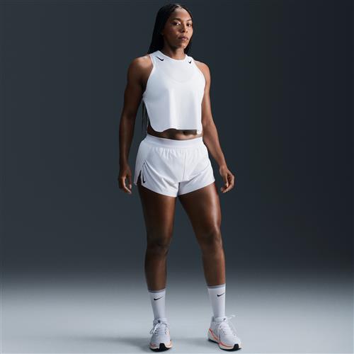 Nike AeroSwift Dri-FIT ADV-løbeshorts med indershorts (7,5 cm) og mellemhøj talje til kvinder - hvid