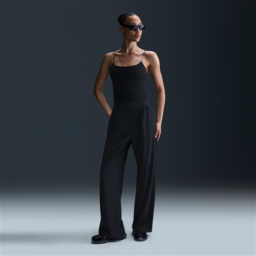 Løstsiddende Nike 24.7 PerfectStretch Dri-FIT-bukser med brede ben og høj talje til kvinder - sort