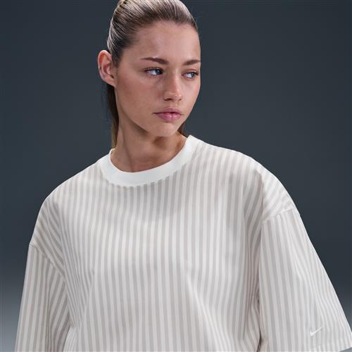 Nike Chill Poplin-top med striber og firkantet snit til kvinder - grå