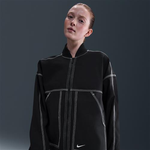 Oversized Nike -cargojakke med grafik til kvinder - sort