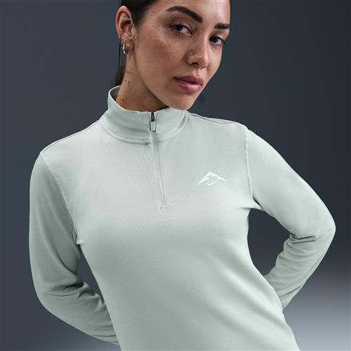 Nike Trail Dri-FIT-løbemellemlagstop med 1/4 lynlås til kvinder - grå