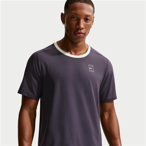 NikeCourt Advantage Dri-FIT-tennisoverdel til mænd - lilla