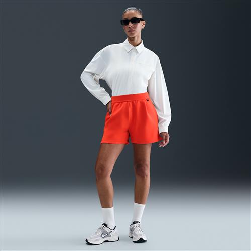 Løse Nike 24.7 ImpossiblySoft Dri-FIT-shorts (10 cm) med mellemhøj talje til kvinder - rød