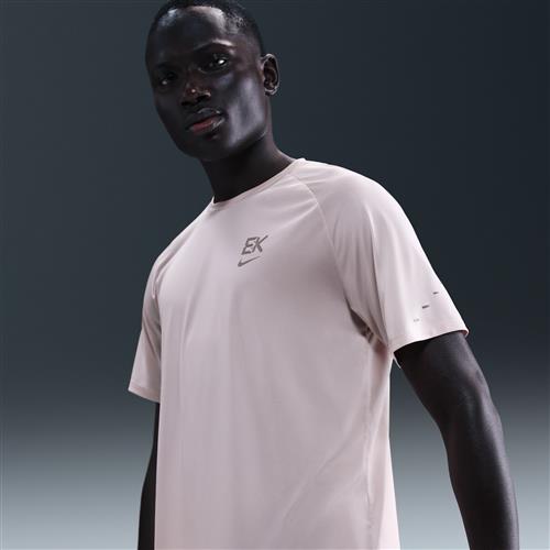 Nike Stride "Eliud Kipchoge" Dri-FIT ADV-løbetop med korte ærmer til mænd - Pink
