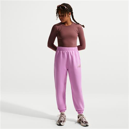 Løstsiddende Nike Club Fleece-bukser med grafik til piger - lilla