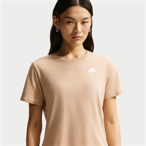 Nike Club Essentials-T-shirt til kvinder - brun