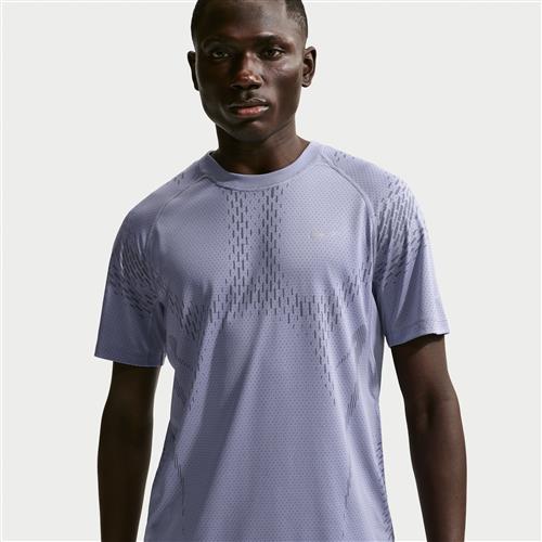 Kortærmet Nike Stride Plus Dri-FIT ADV-løbetop til mænd - lilla