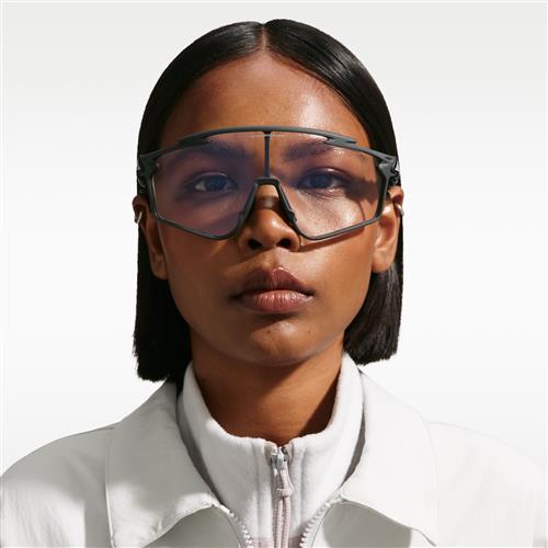 Nike ACG Vista Vert fotokromiske solbriller - grå