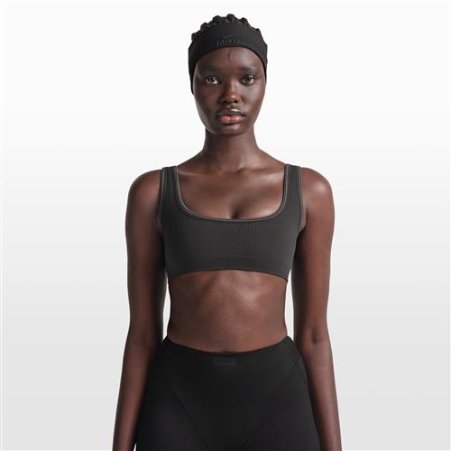 NikeSKIMS Ribbed Seamless Micro-Scoop-bh til kvinder - sort