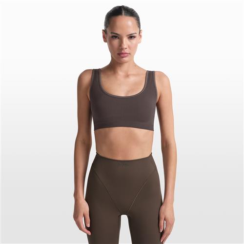 NikeSKIMS Ribbed Seamless Scoop-bh til kvinder - brun