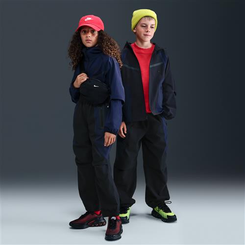 Vævede Nike Tech-bukser til større børn (drenge) - sort