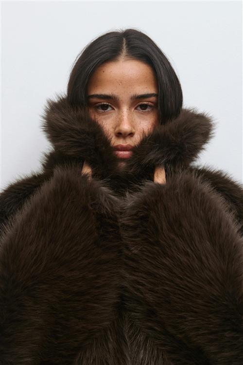 Gina Tricot - Faux fur short jacket - faux fur jakker - Brun - M - Dame