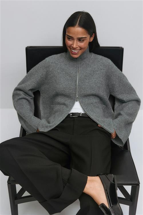 Gina Tricot - Knitted pocket cardigan - Cardigans - Grå - S - Dame