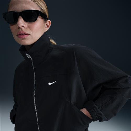 Oversized Nike Everything Woven-Repel-jakke med UV-beskyttelse til kvinder - sort