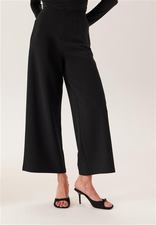 Se BUBBLEROOM High Wide Cropped Trousers hos Bubbleroom