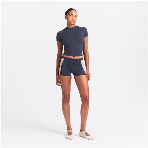 NikeSKIMS Matte Shine Mix-shorts (5 cm) til kvinder - blå