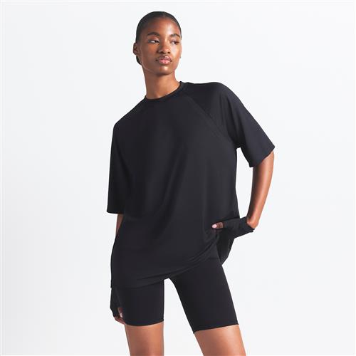 Oversized NikeSKIMS Airy-T-shirt til kvinder - sort