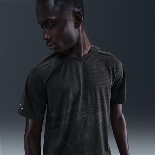 Kortærmet Nike Stride Dri-FIT ADV-løbeoverdel til mænd med refleksdetaljer - sort