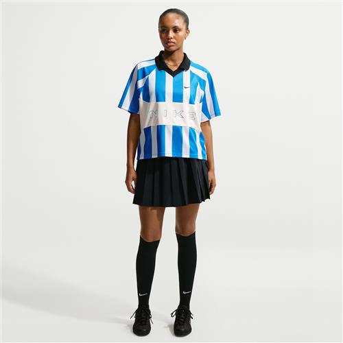 Nike -nederdel med plissering og mellemhøj talje til kvinder - sort