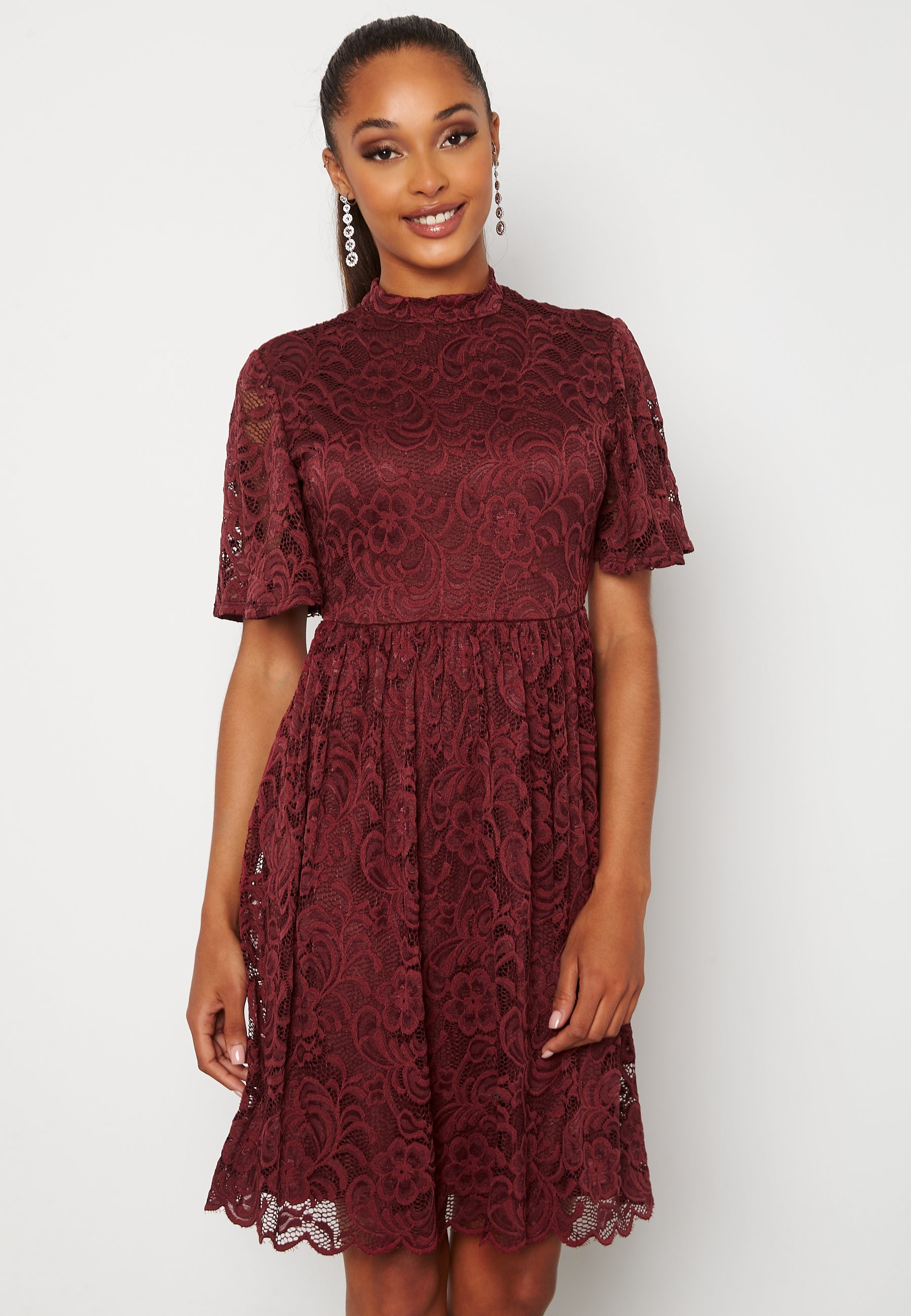 Happy Holly Li lace dress