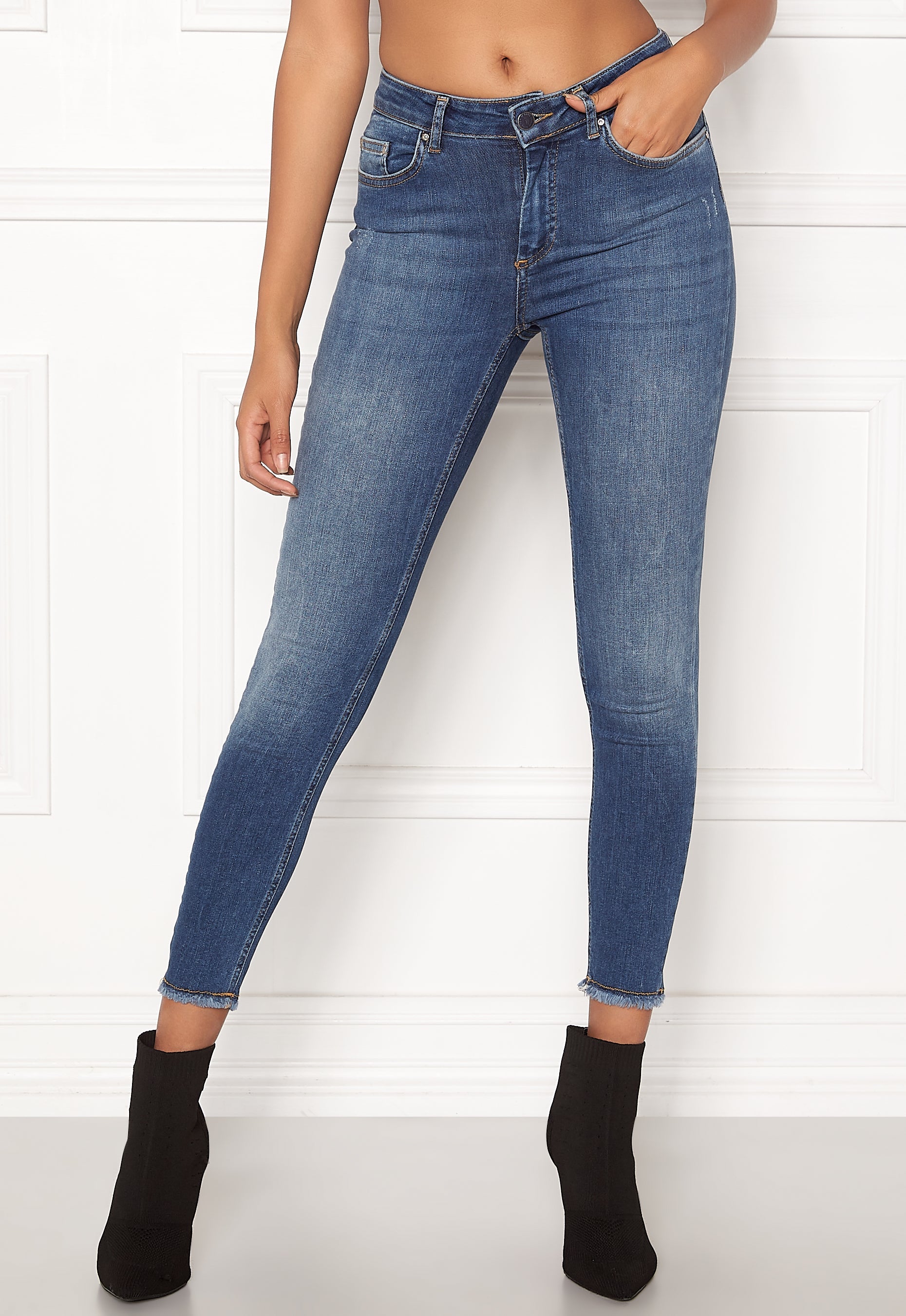 ONLY Blush Mid Ank Raw Jeans