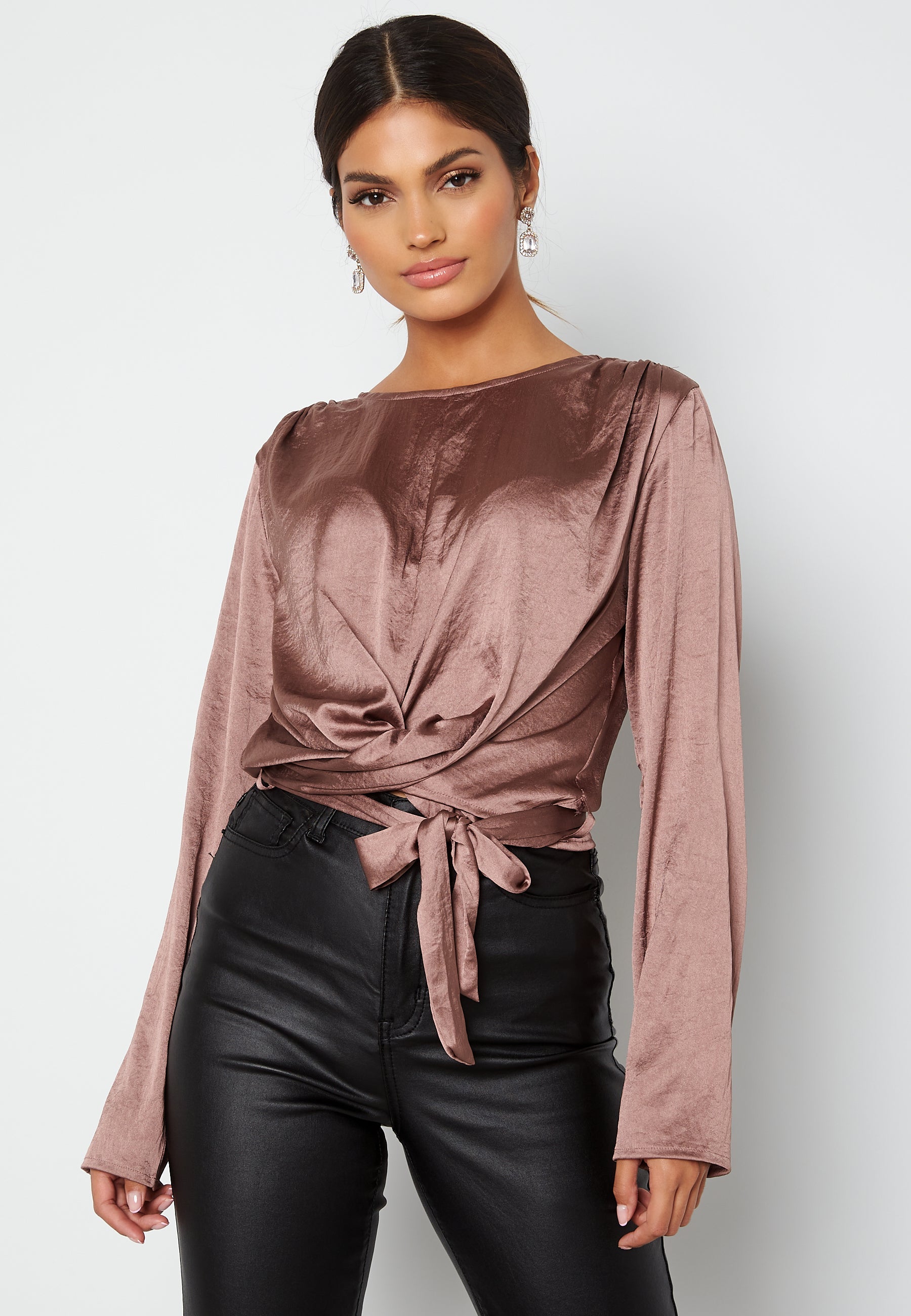 BUBBLEROOM Yasmin short tie blouse