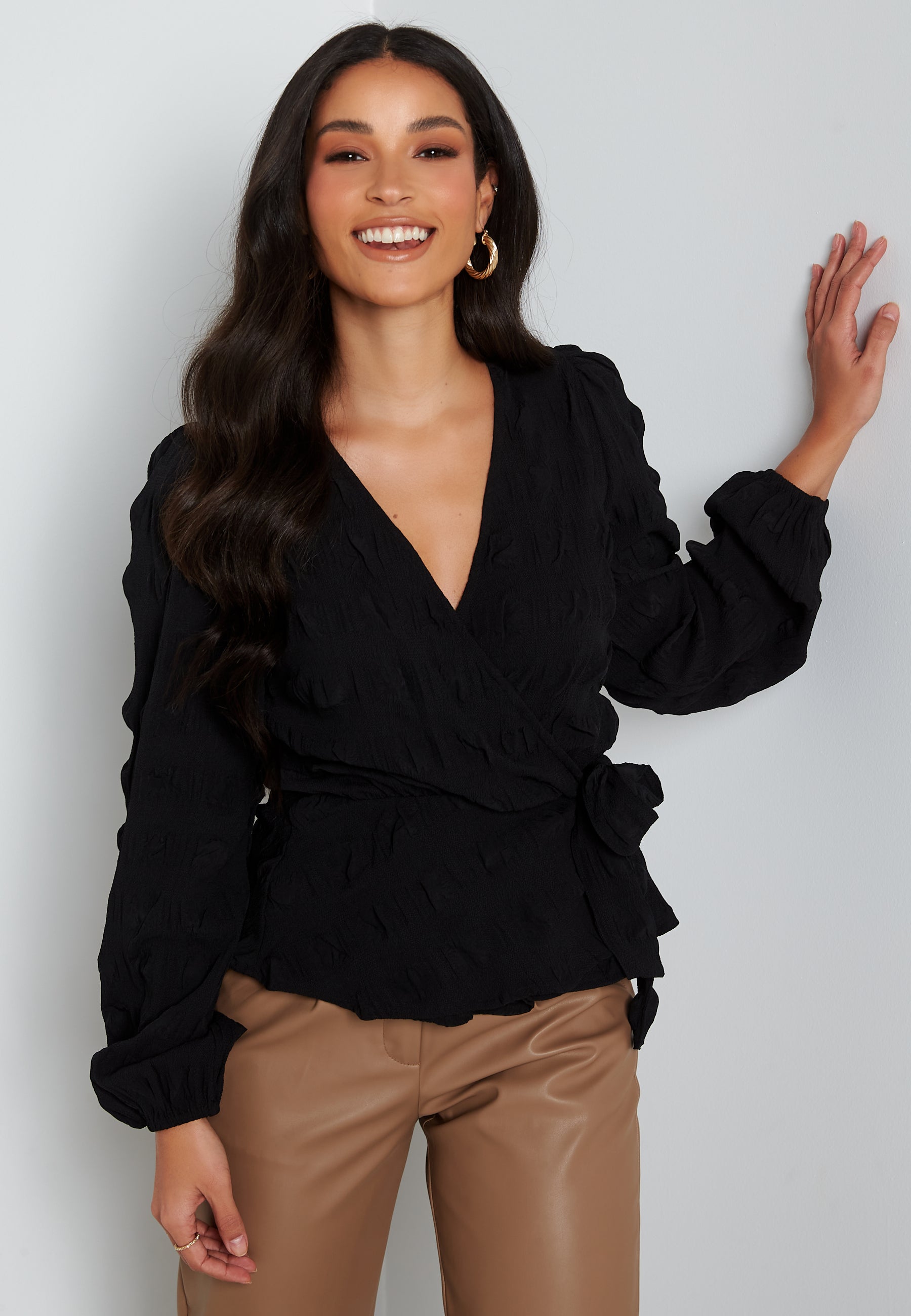 BUBBLEROOM Triniti wrap blouse