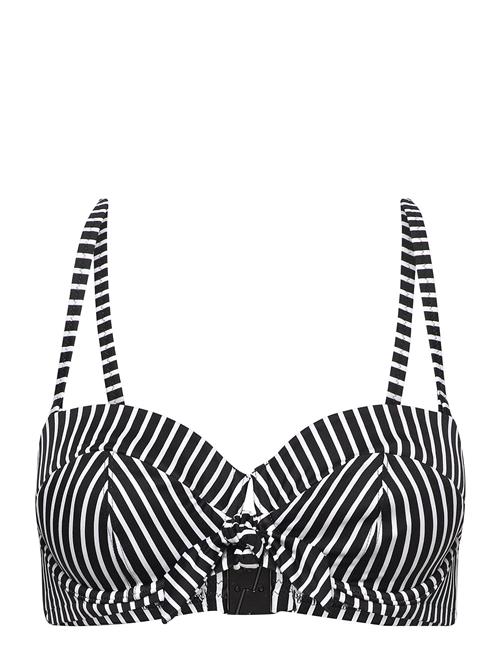 Freya | Beach Hut | E x 65