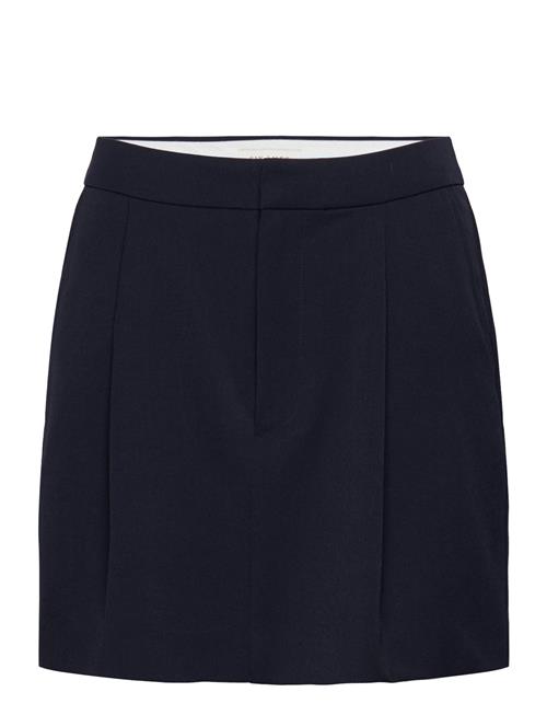 Six Ames | Ratha | 40 x 44