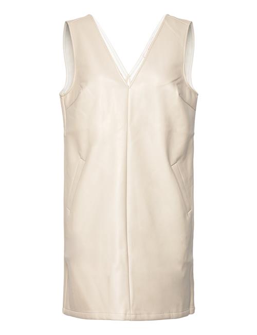 A-View | Gelika Spencer | 42