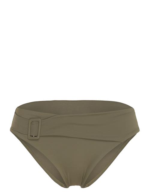 Femilet | Rivero Brief | 40