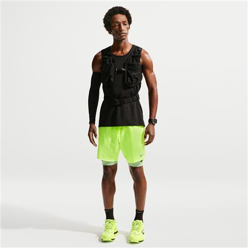Nike Stride Dri-FIT-løbeshorts med indershorts (18 cm) til mænd - gul